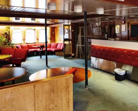 The lounge of the MS Lofoten