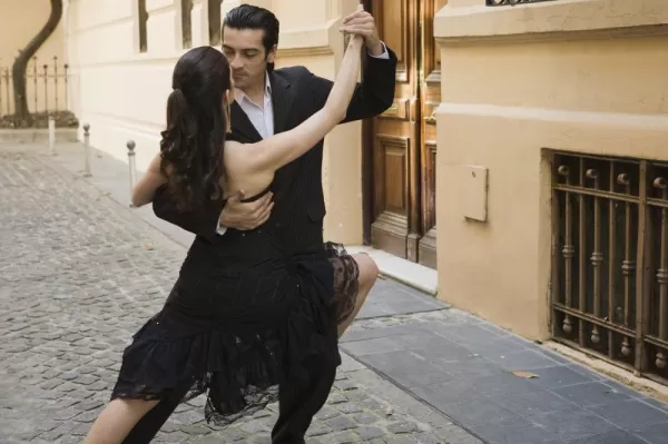 A young couple dances a traditional tango in the streets of Buenos Aires