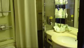 Ushuaia: Our bathroom was a nice size for a cruise ship.