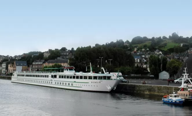 The MS Renoir