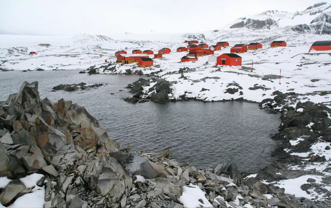 Polar research station