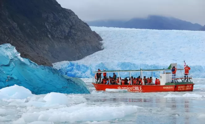 Take zodiacs on expeditions around the glaciers