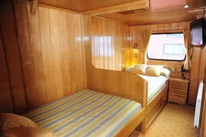 Twin cabin of the Skorpios II