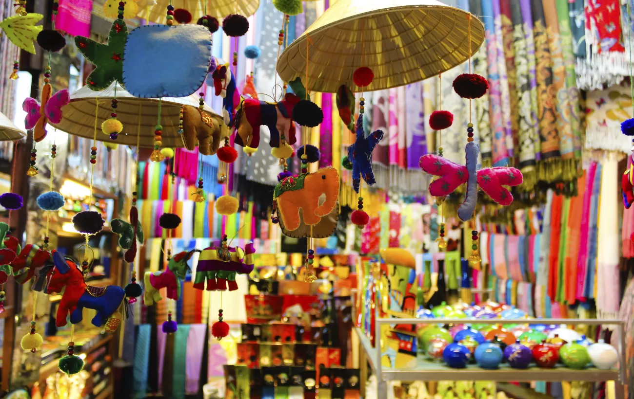 Colors of a market in Hoi An old quarter