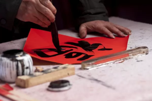 Take a Chinese calligraphy lesson