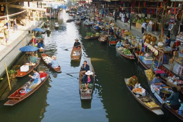 Damnoen Saduak Floating Market