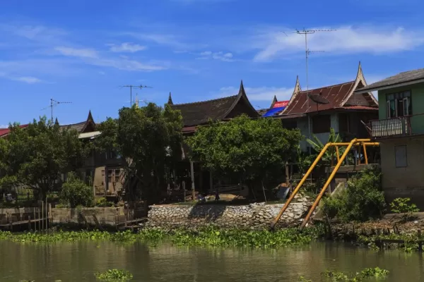 Traditional housing along the Chao Phraya River