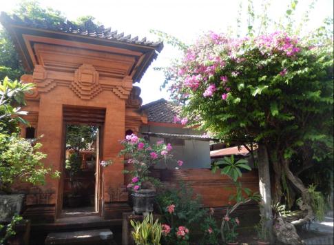 Traditional temple entrance. Ubud, Bali.