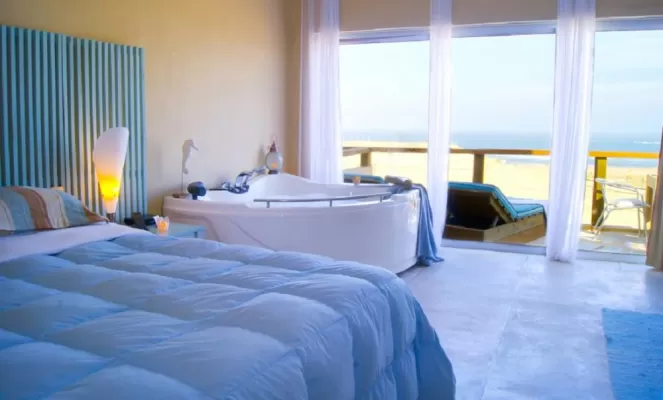 King beds, ocean views, and a jacuzzi - luxury!