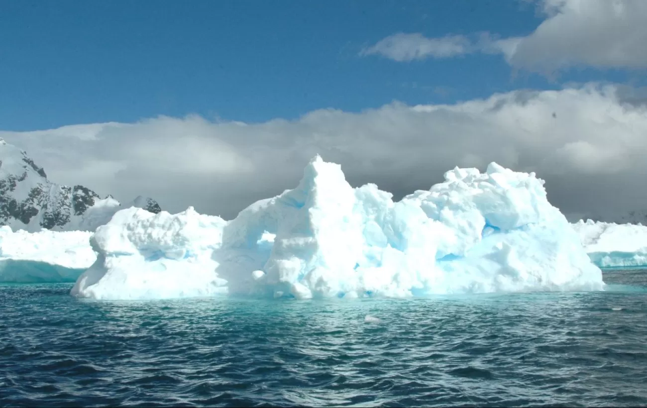 Antarctic iceburgs 