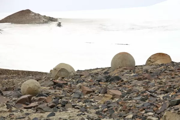 Mysterious natural round stones of Franz Josef Land