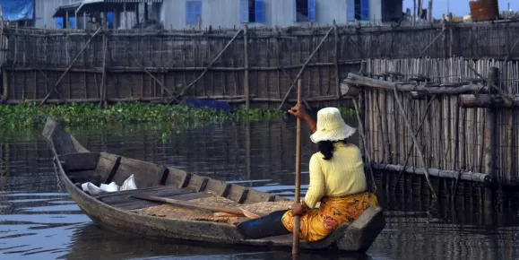 Local paddling on Tonle Sap Lake