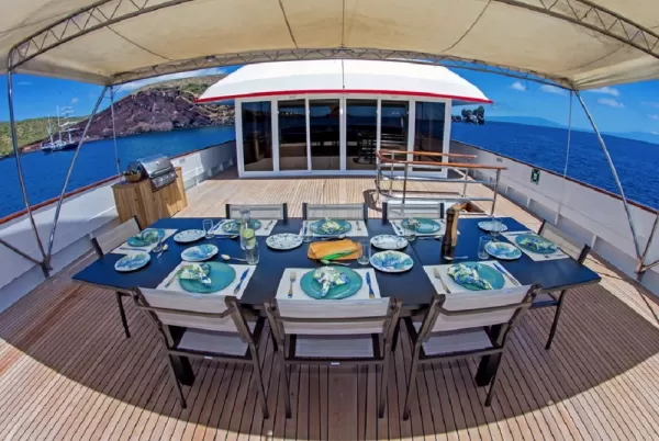Galapagos Passion Outdoor Dining