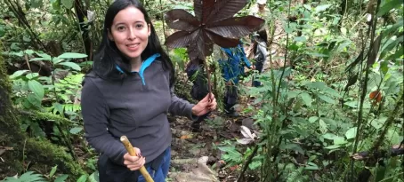 Alejandra guiding in the Colombian forest