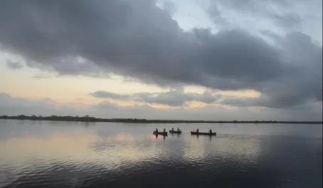 Dawn canoe trip on New River Lagoon