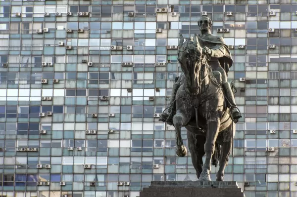 Statue of General Artigas in Plaza Independencia