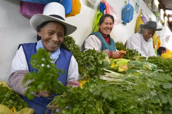 Friendly vendors at the Cusco market